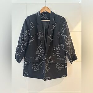 🛍️ $5 SALE - Reitmans Blazer, size 10, floral abstract print. Great condition!